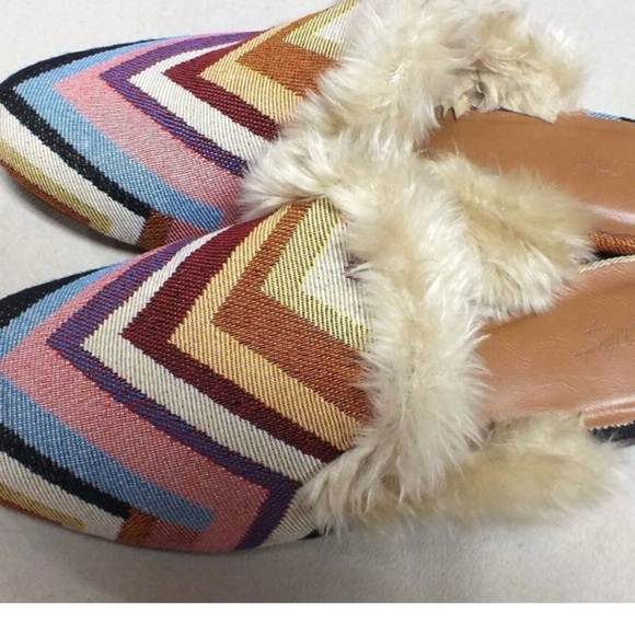 Universal Tread Boho Faux Fur Lined Chevron Print Mules - Picture 6 of 8